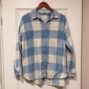 American Eagle Outfitters Blue and Cream Checkered Shirt
